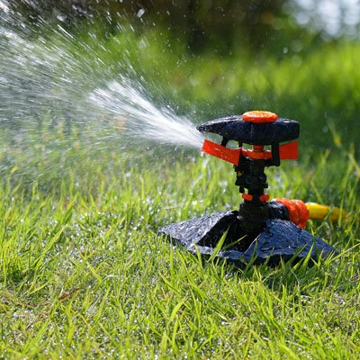 Gazon avec arrosage automatique pelouse