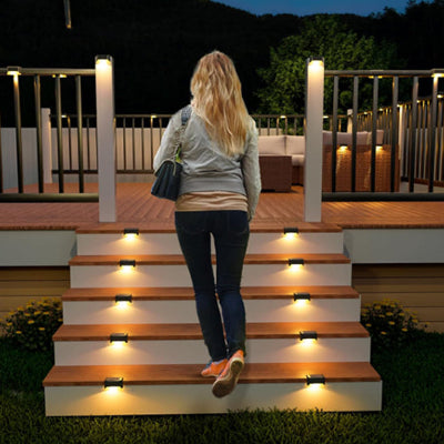 escalier terrasse avec lampe solaire