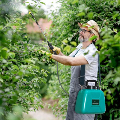Jardinier hydrate arbres fruitiers avec pulvérisateur 