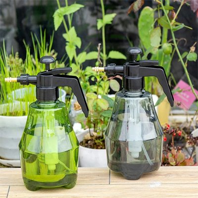 Pulverisateurs gris et vert 