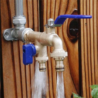 Robinet de jardin bleu
