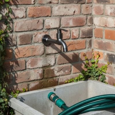 Robinet exterieur avec bac de jardin