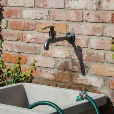 Robinet exterieur avec lavoir au dessous